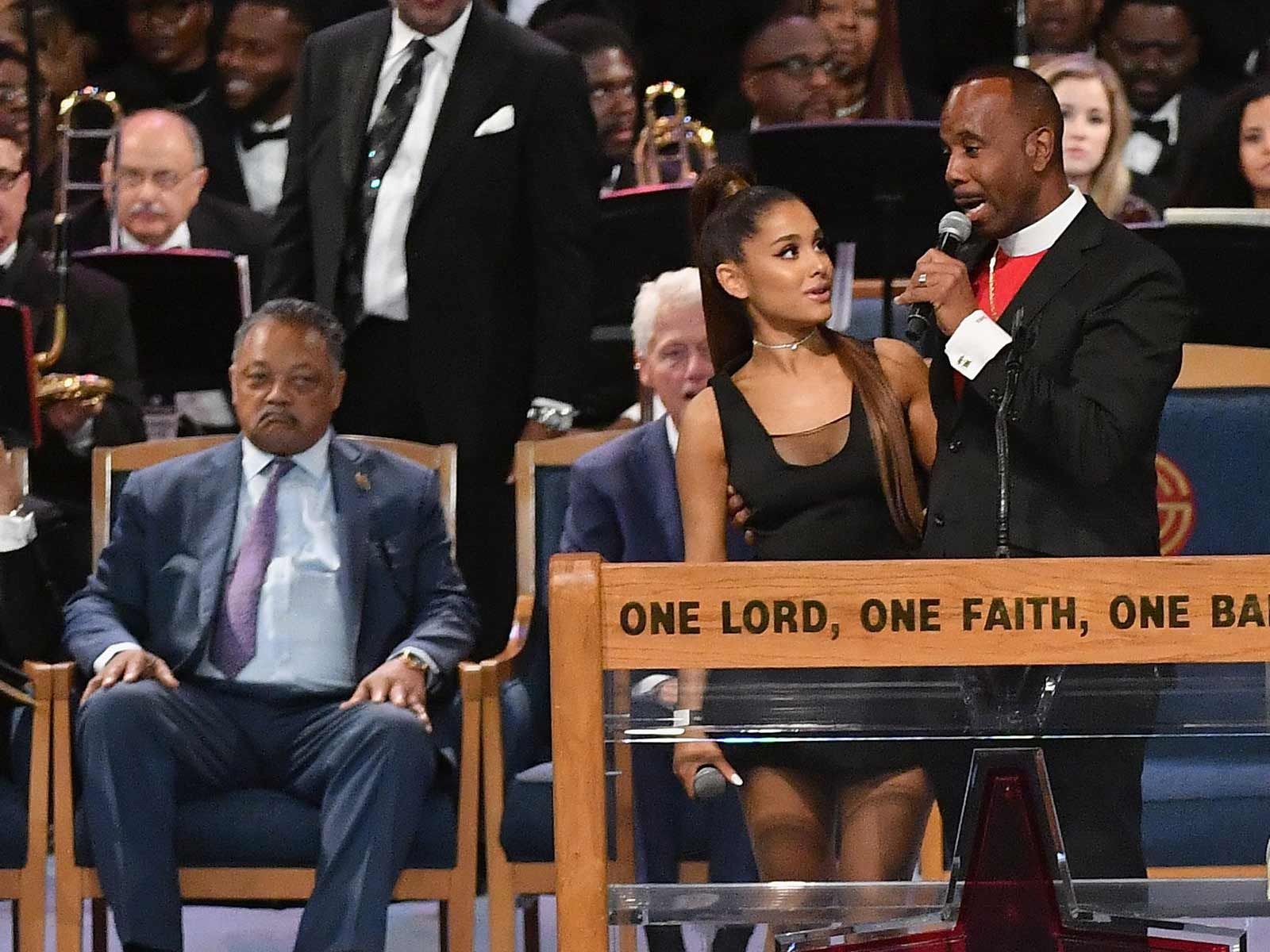 Aretha Franklin Funeral Pastor Apologizes For Groping Ariana