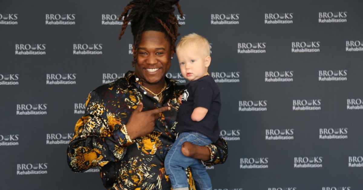 People Are Loving The Moment One Handed Nfl Player Met Child