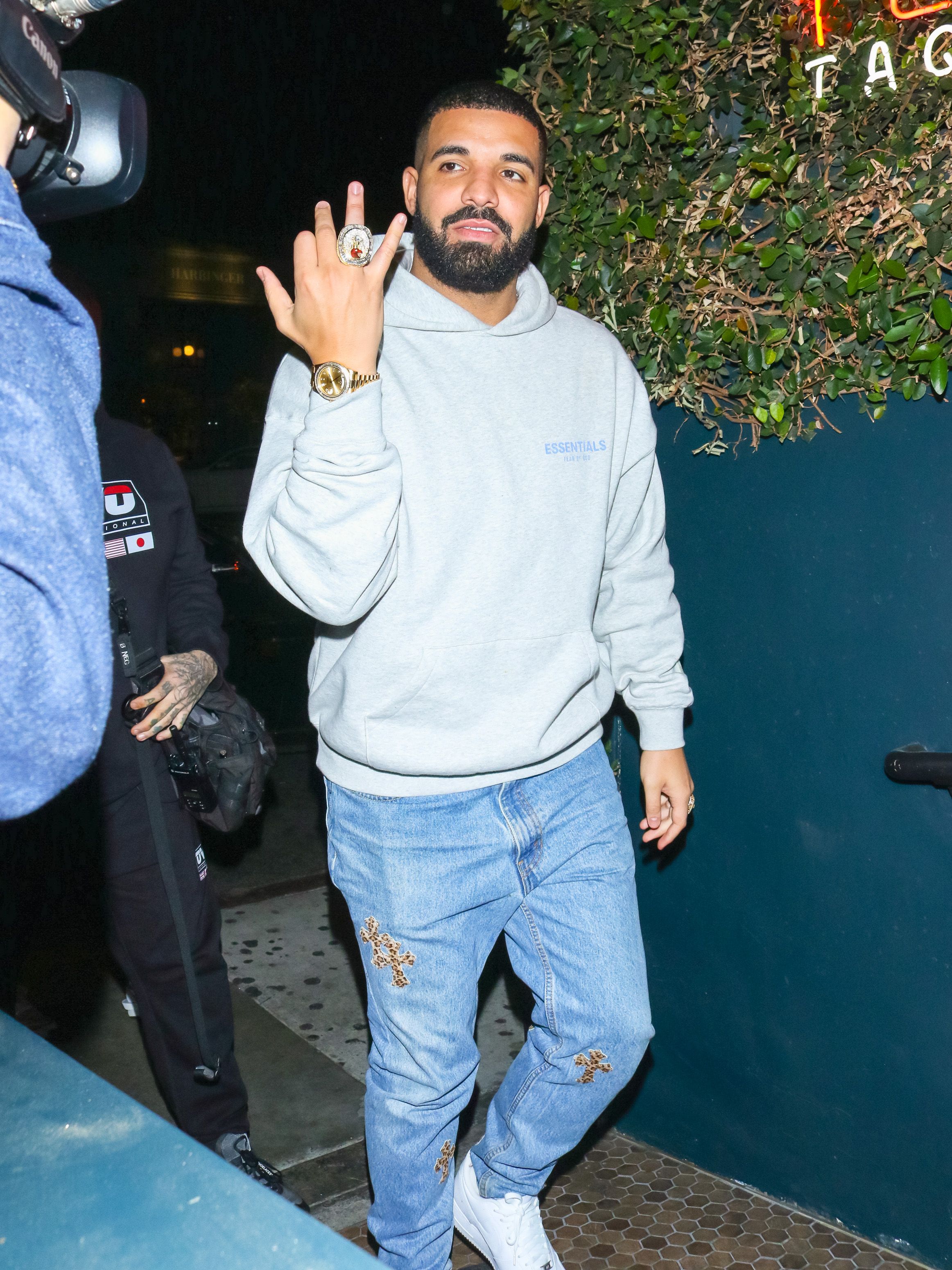 Drake says Rihanna "used" him