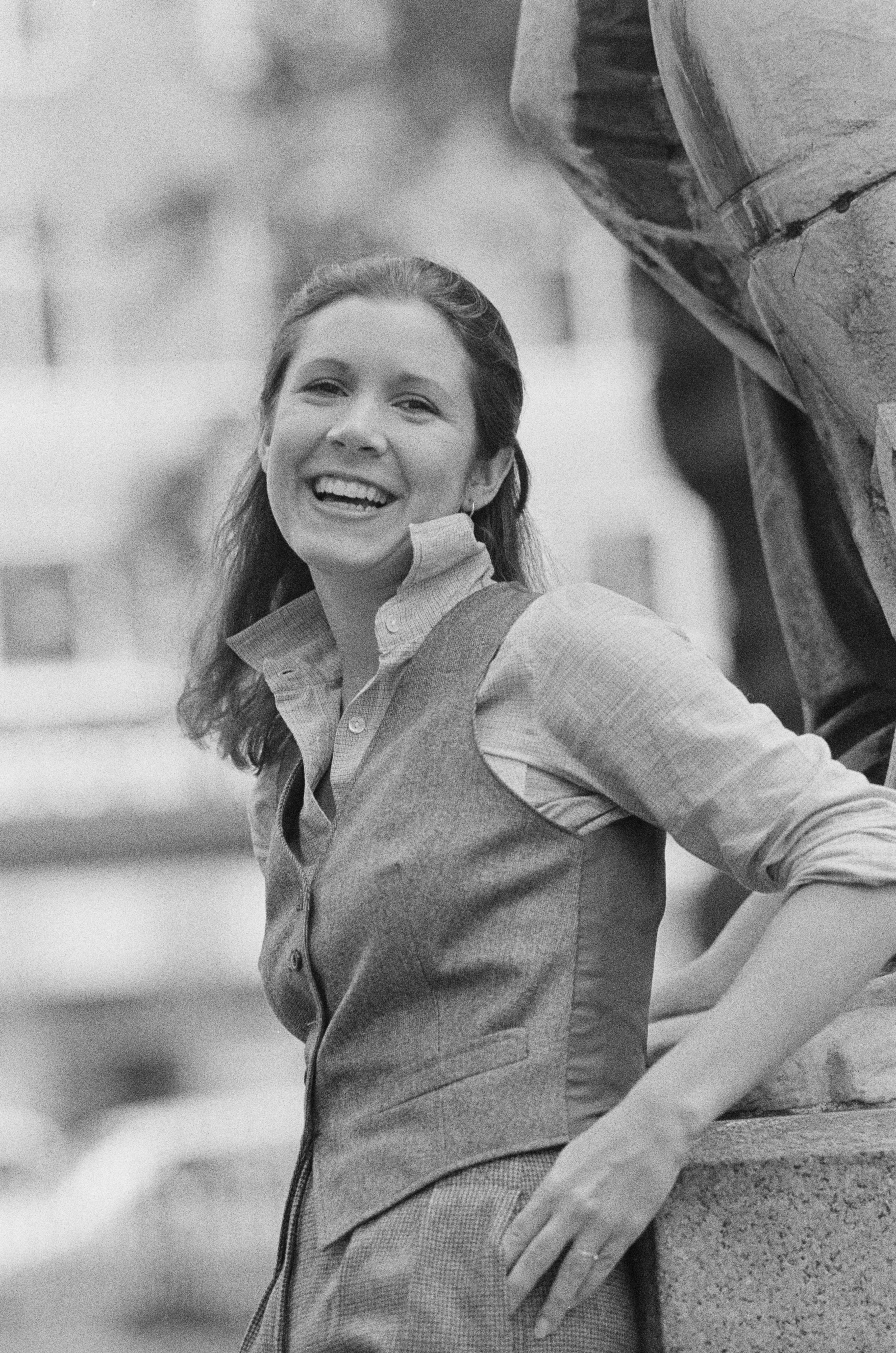 Carrie Fisher in sleeveless jacket