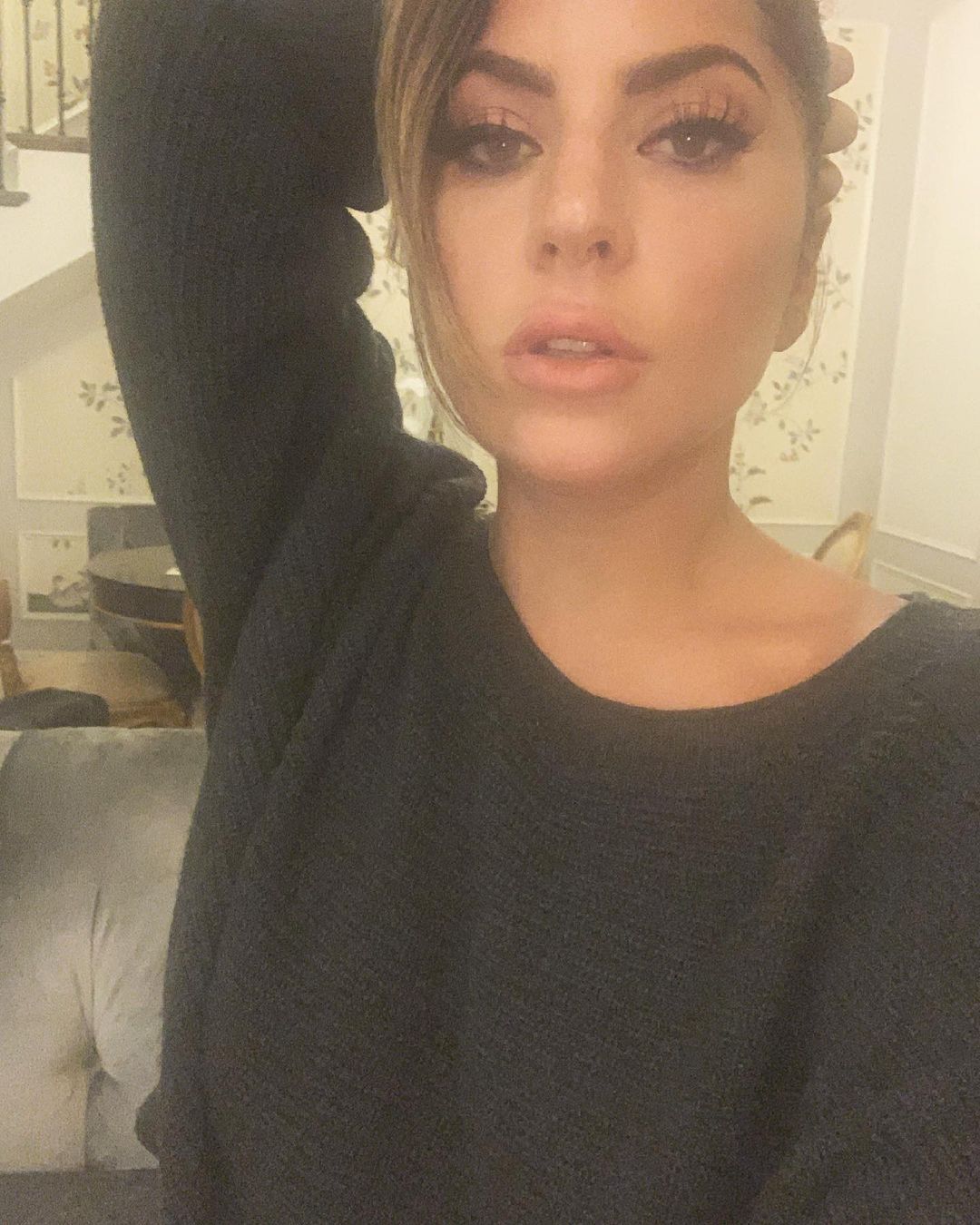Lady Gaga sweater selfie