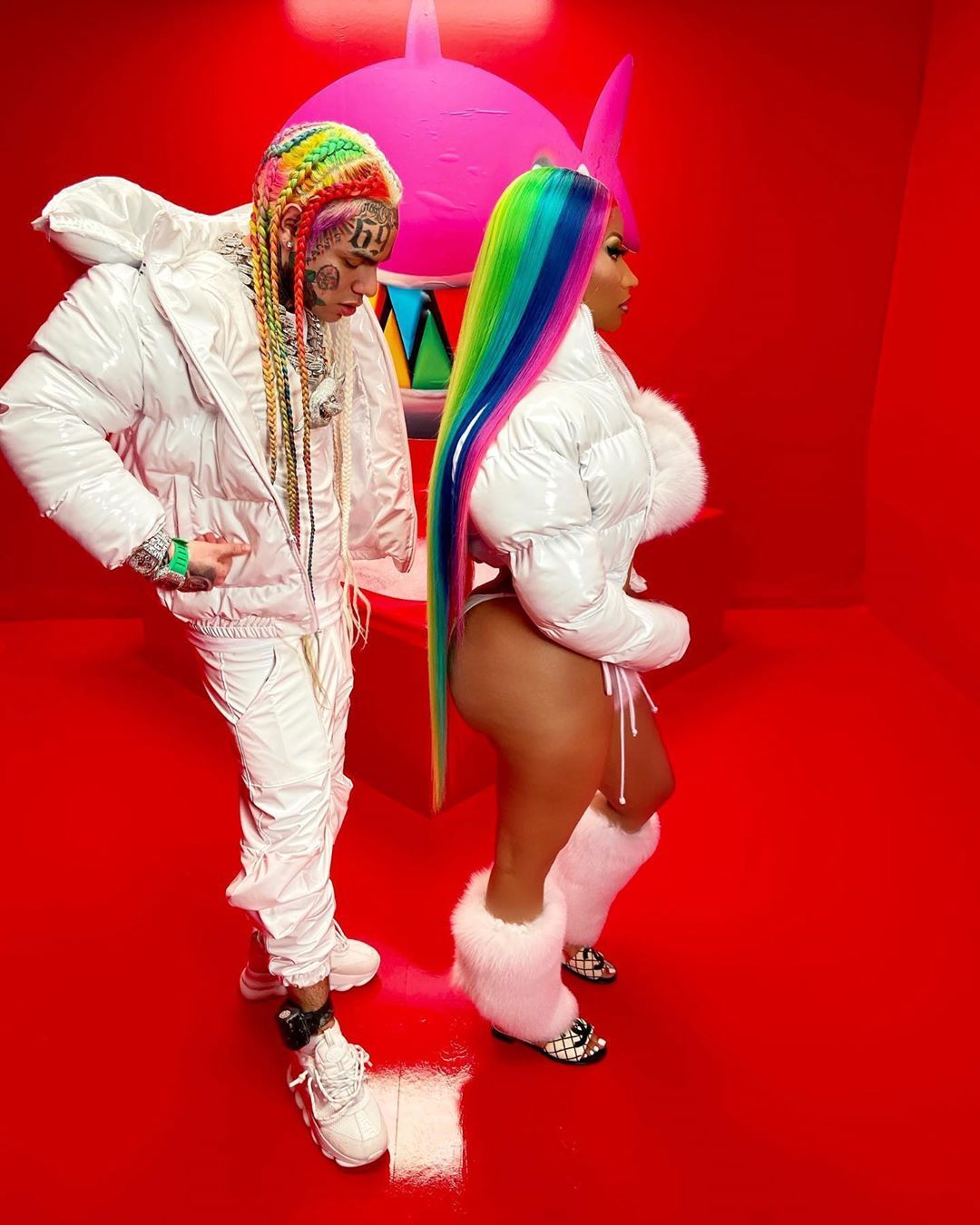Nicki Minaj Looks Absolutely Bootiful In Tekashi 6ix9ine S New Music Video Trollz