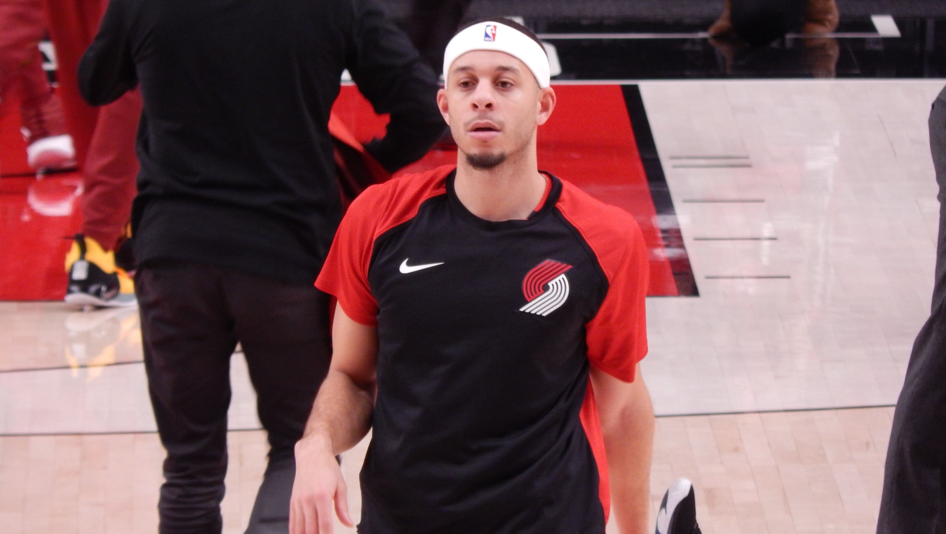 Seth Curry warming up with the Trail Blazers