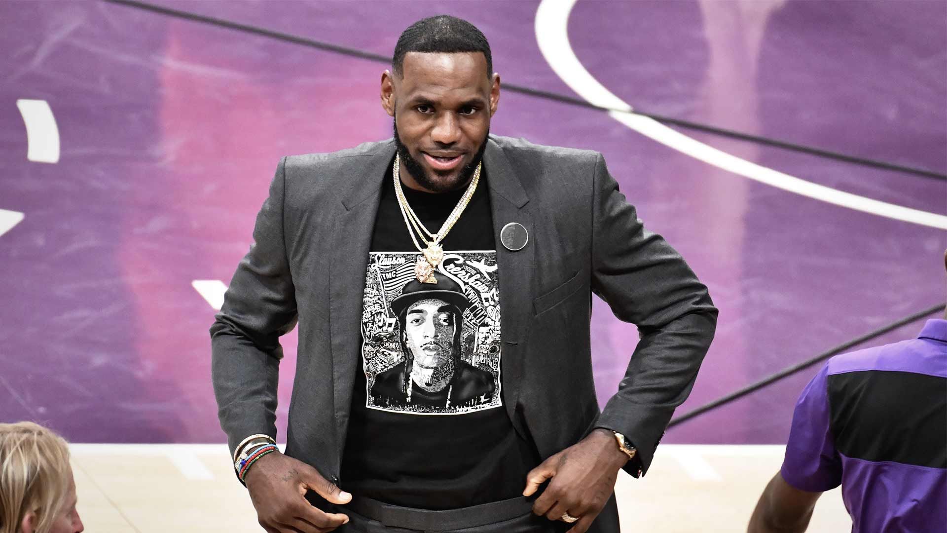 LeBron James and the Lakers Pay Tribute 