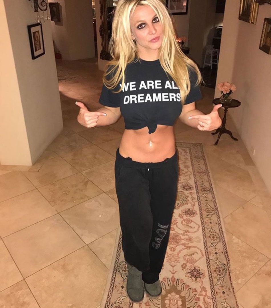 Britney Spears in cropped tee