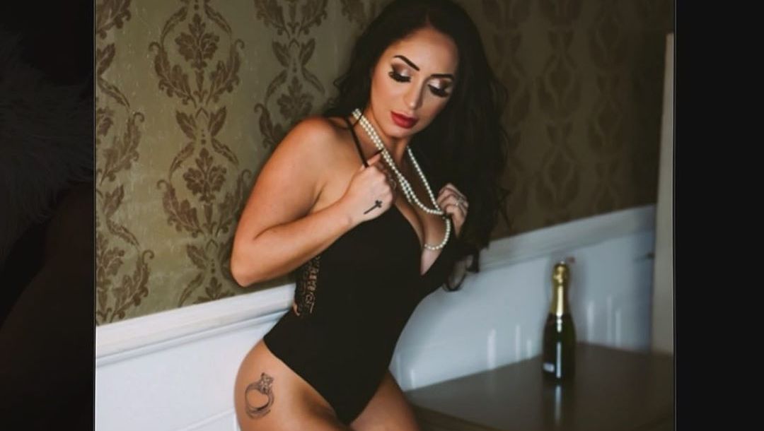 Jersey Shore Tits - Jersey Shore' Star Angelina Pivarnick Blows Away Instagram With Sexy  Lingerie Photos!