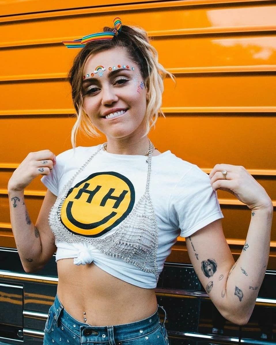 Miley Cyrus smiles in crop tee