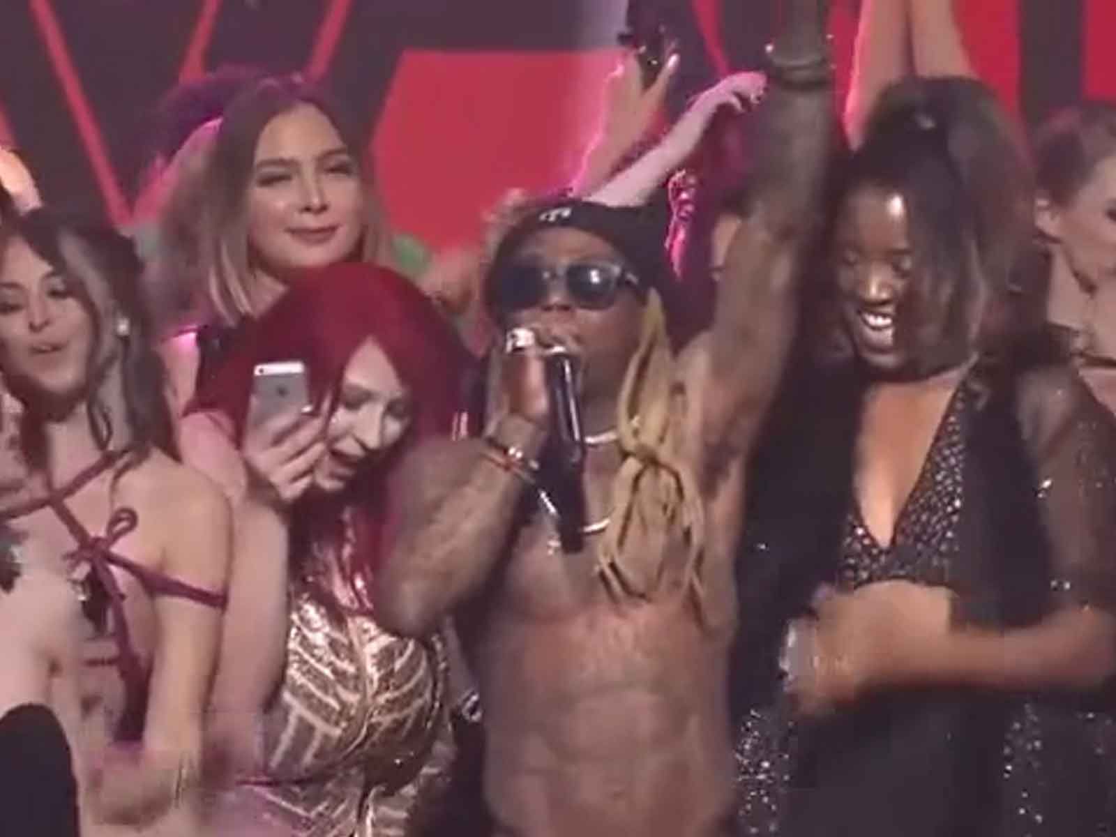 Porn Lil Wayne - Lil Wayne Gets Crushed By Porn Stars While Performing at AVN ...
