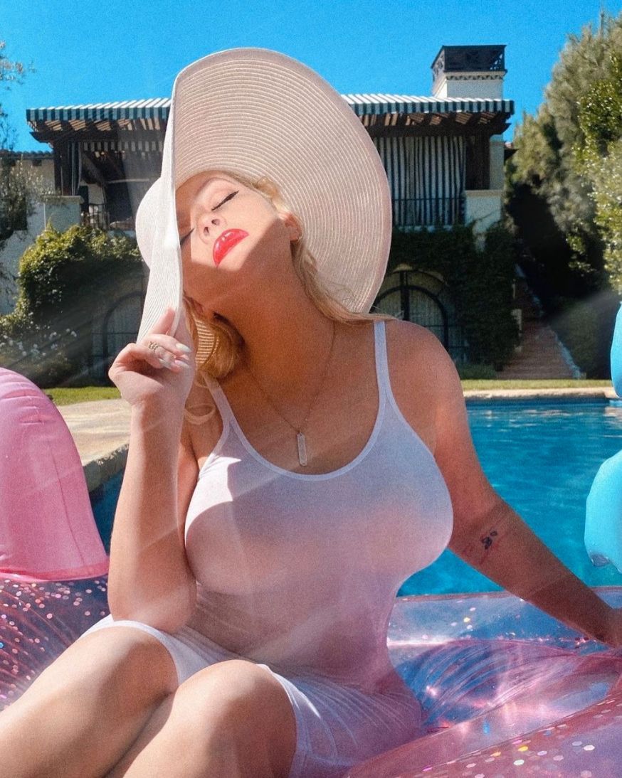 Christina Aguilera poolside in hat