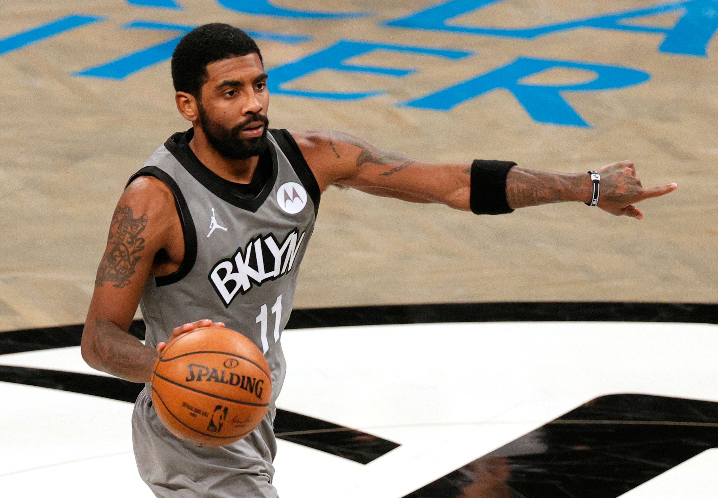 Kyrie Irving making plays for the Nets