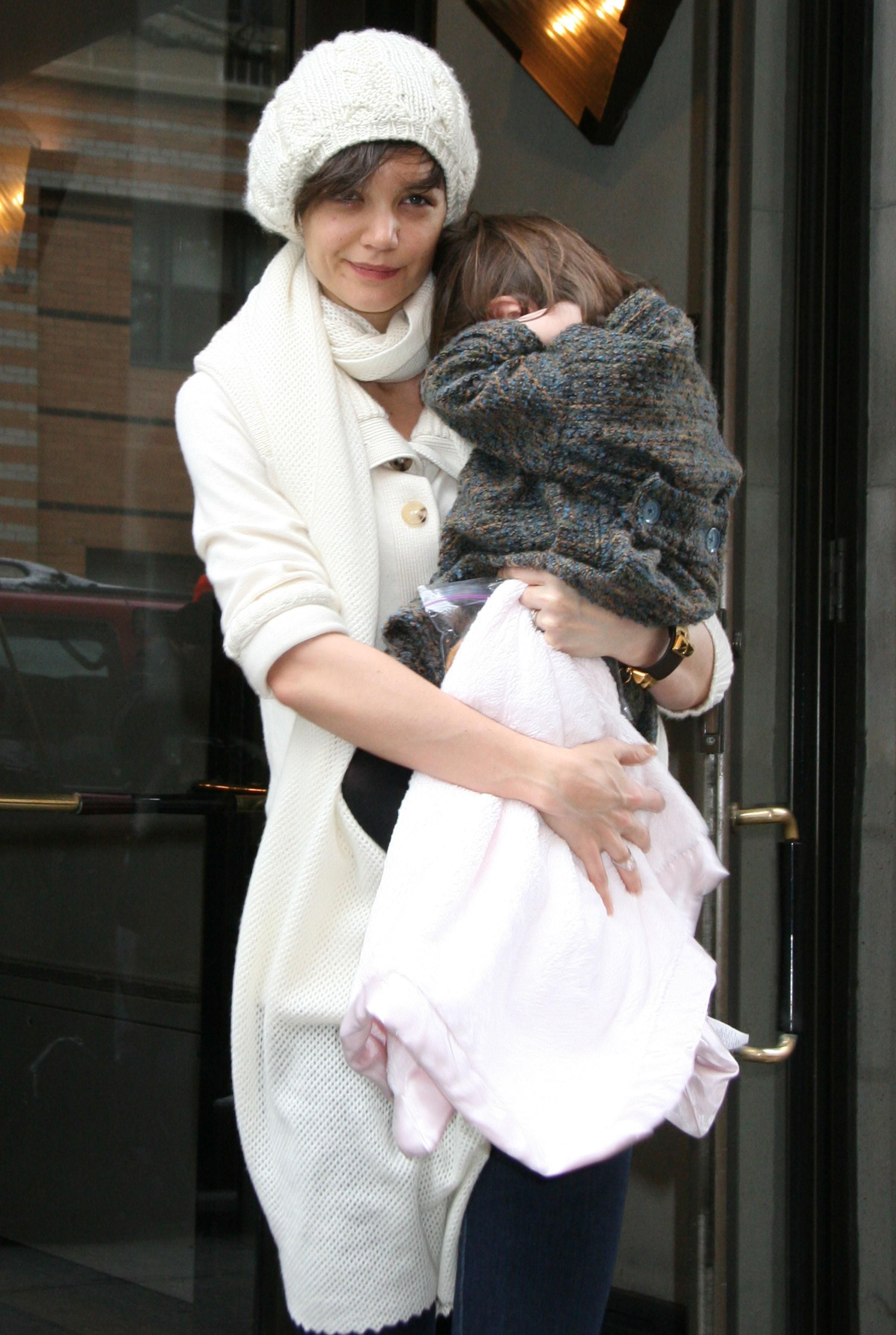 Katie Holmes carries baby Suri