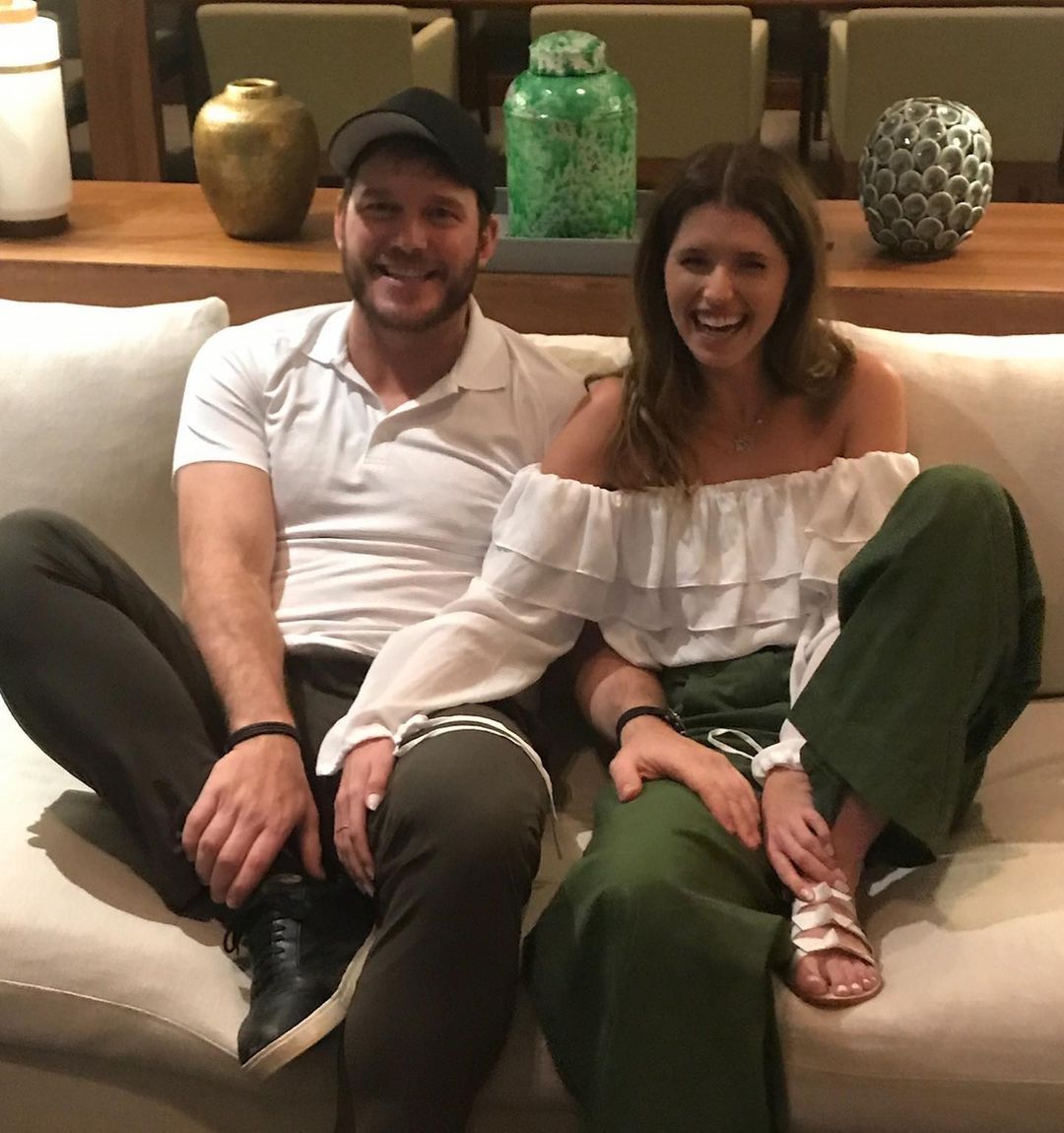 Chris Pratt and Katherine Schwarzenegger hanging on a couch