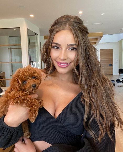 Olivia Culpo snuggles with her dog