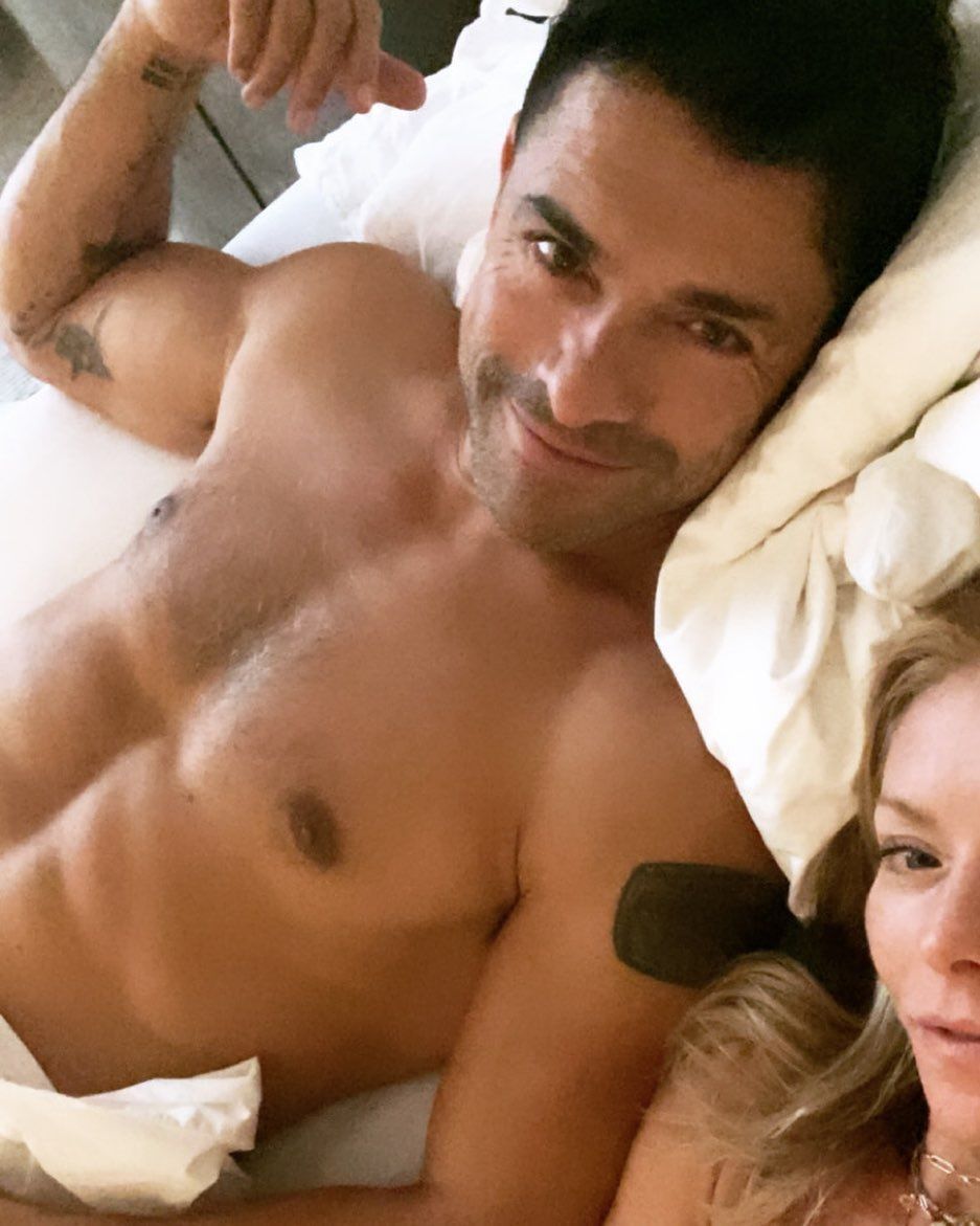 Kelly Ripa and Mark Consuelos bed selfie
