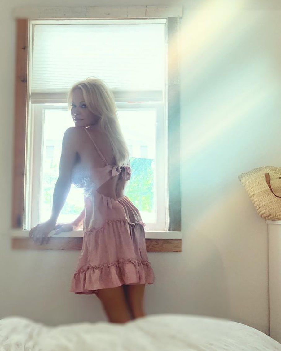 Pamela Anderson in pink dress