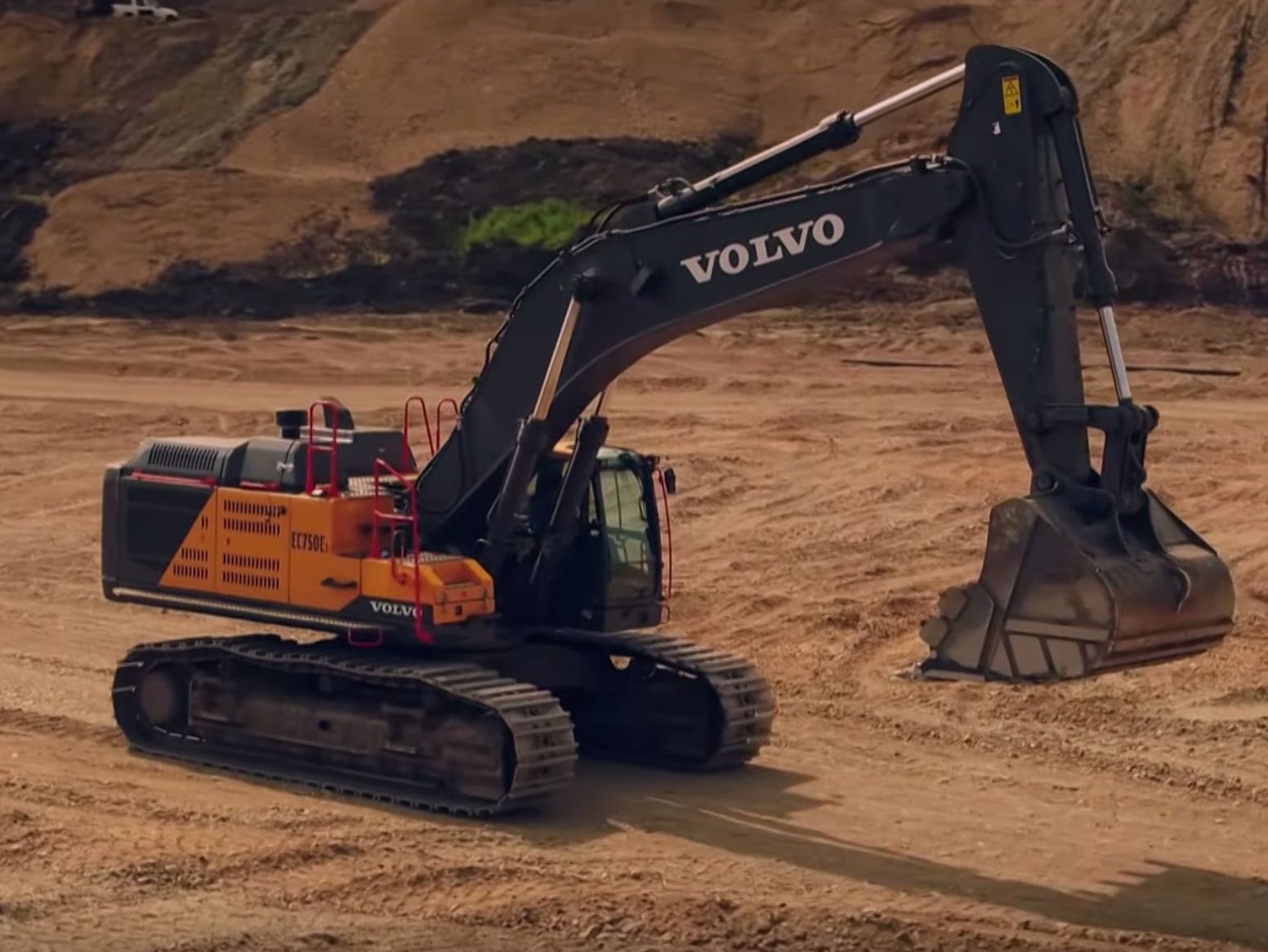 Gold Rush Parker Schnabel Brings In The Biggest Excavator You Ve Ever Seen
