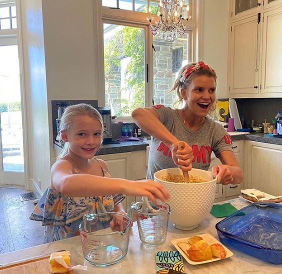 Jessica Simpson baking with her daughter