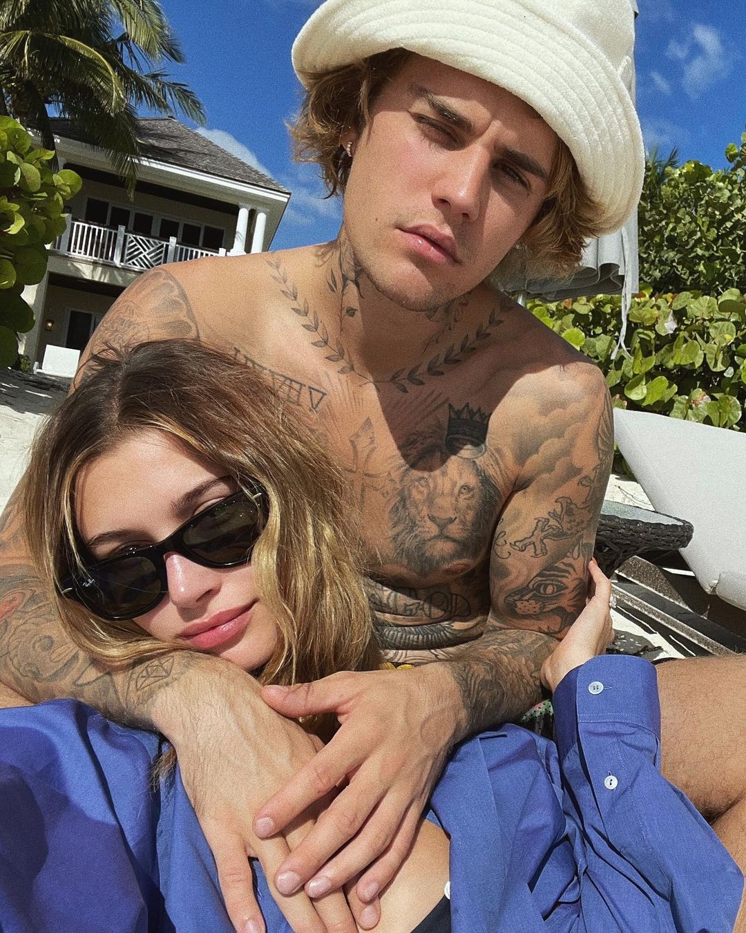Hailey Bieber and Justin hugging in a selfie