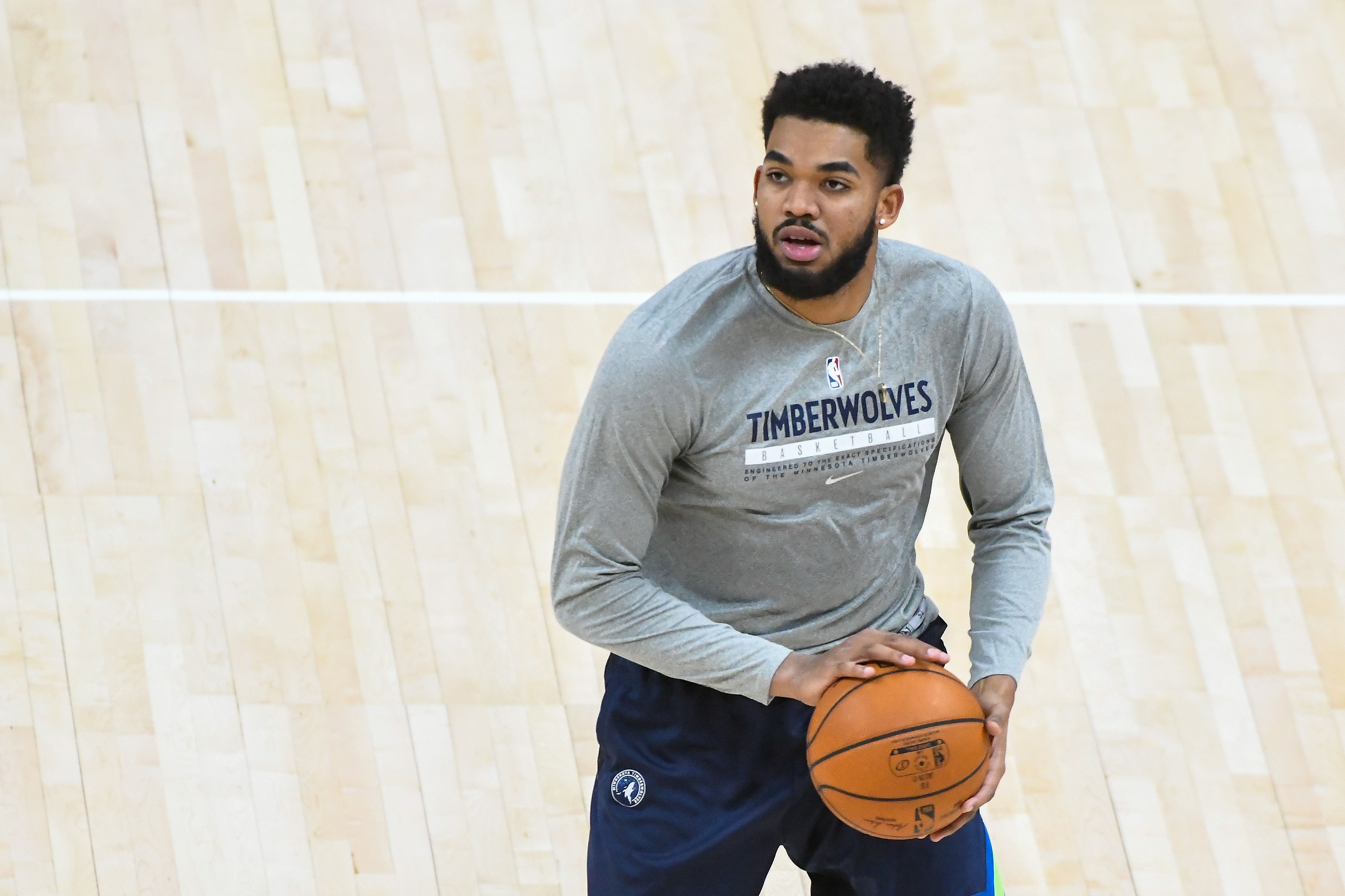 Karl-Anthony Towns practicing before the game