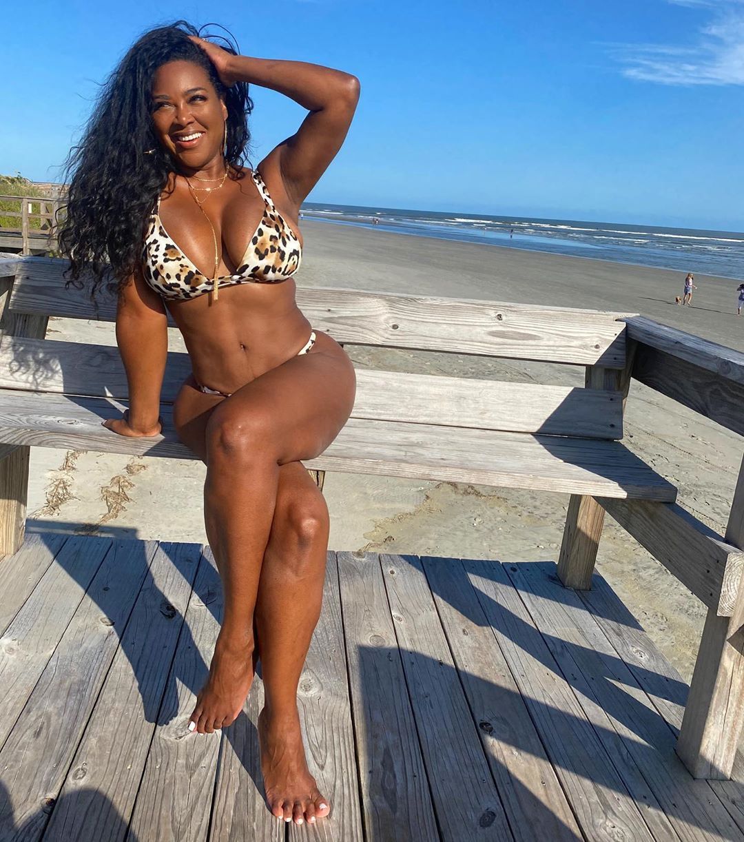 Hot Housewife Nude Beach - RHOA' Star Kenya Moore Drops Stunning 'Thirst Trap' Snaps In Sexy Red  Lingerie!