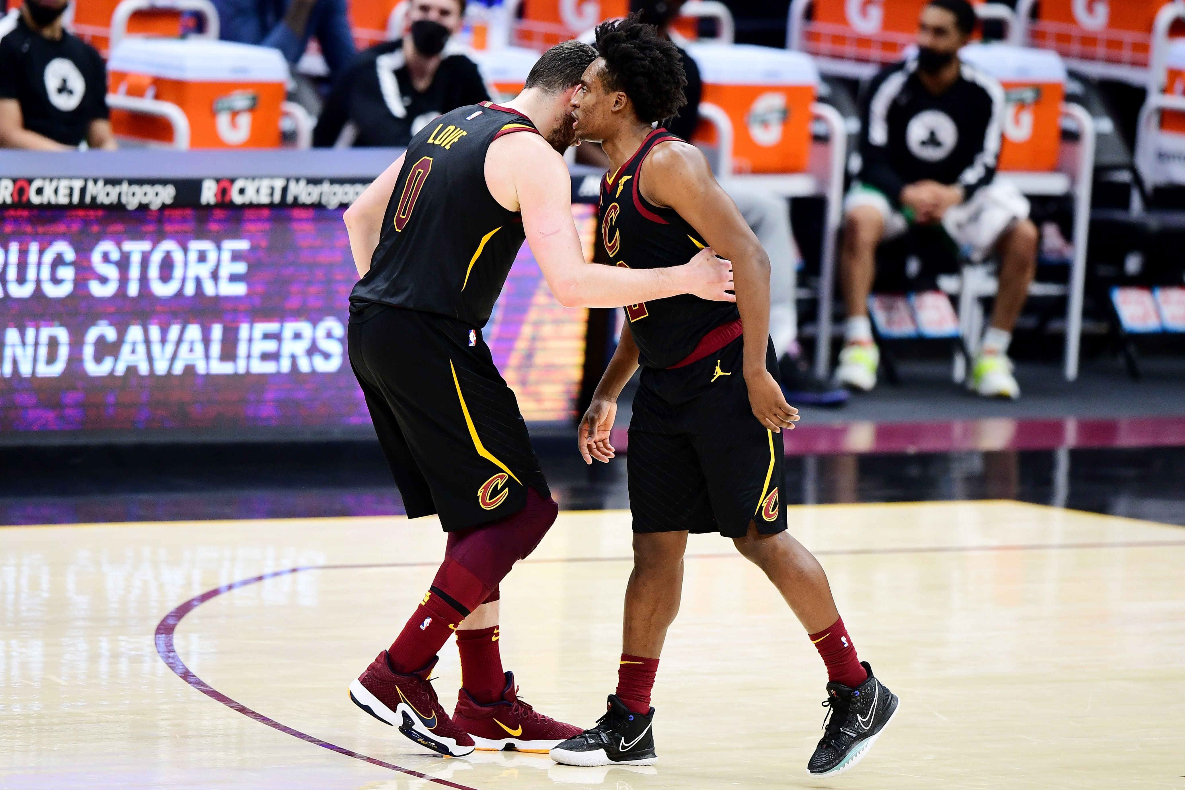 Collin Sexton telling Cavs' offensive strategy to Kevin Love