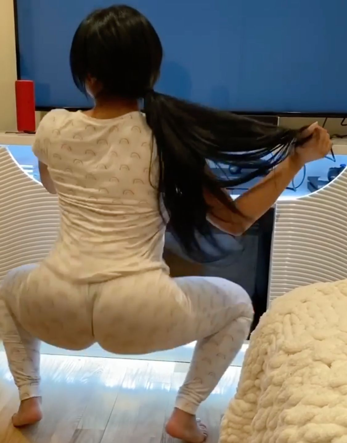Big Booty Latina Shaking