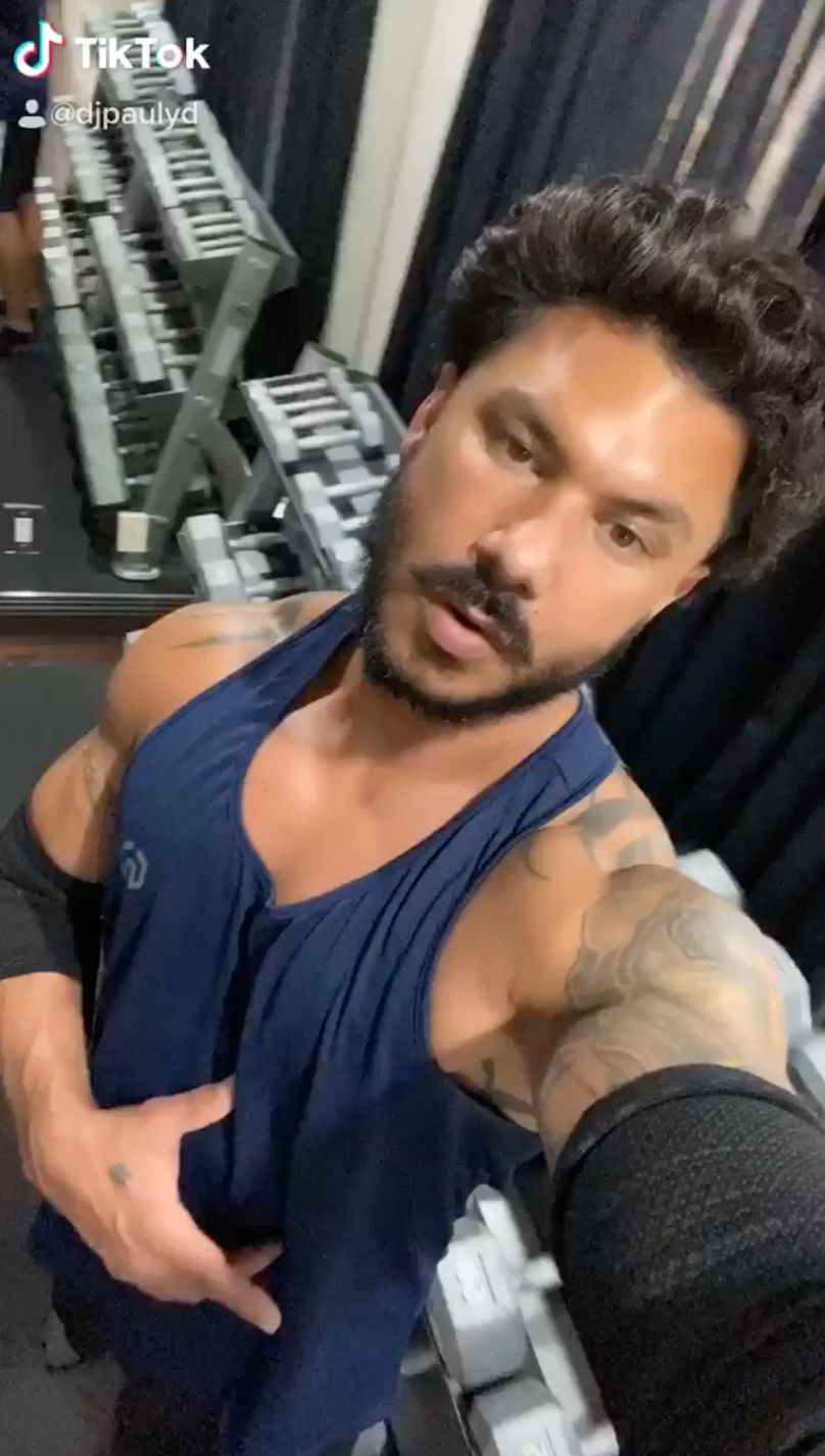 Pauly D Sports Natural Curly Locks Without Signature Hair Gel
