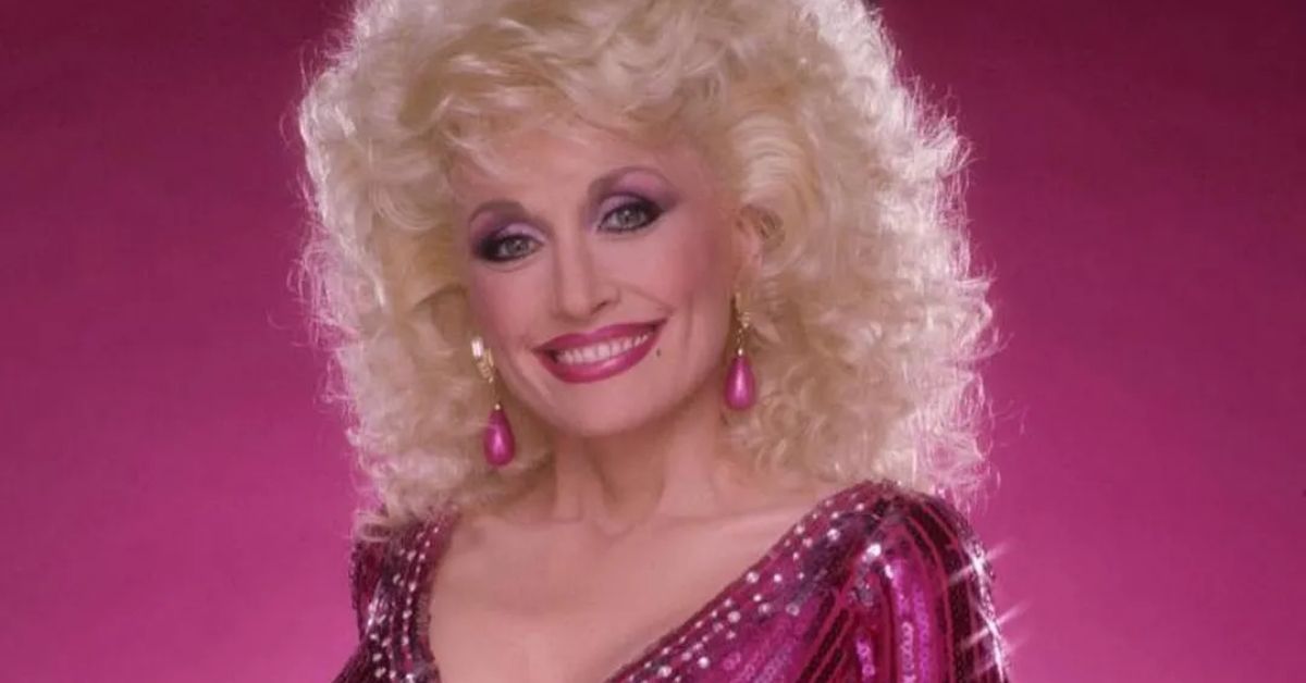 Dolly Parton Sizzles In Skin Tight Mini Dress For Thirsty Throwback Treat