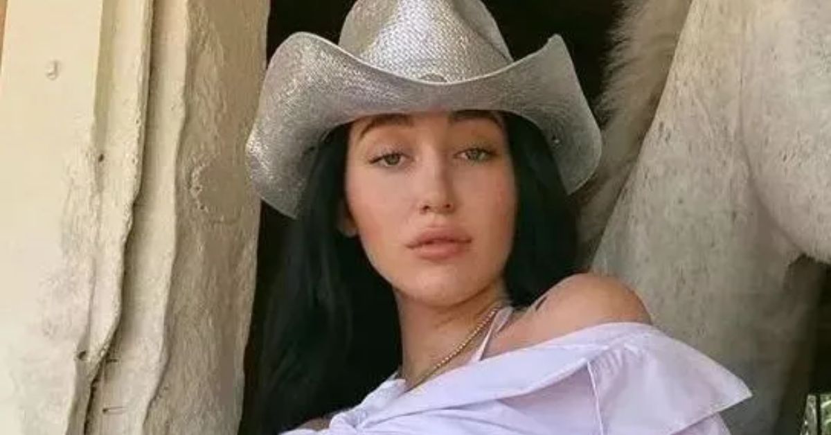 Noah Cyrus Challenged Without Underwear In Cheeky Halloween Bendover