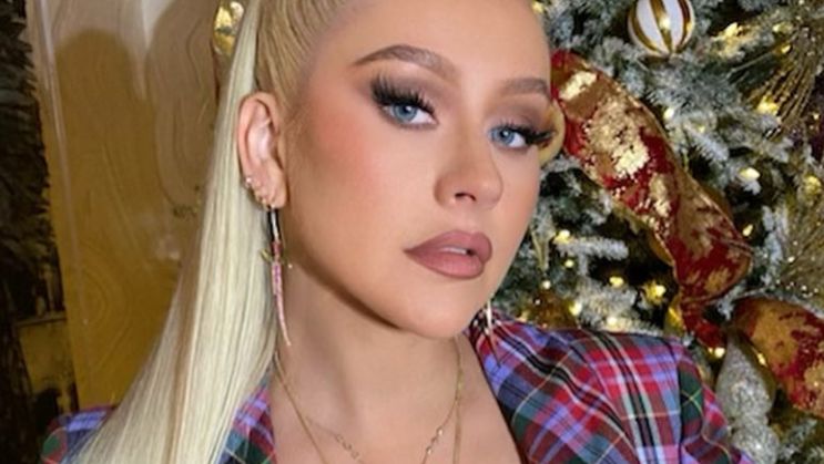 Christina Aguilera Posts Sultry Pictures On Instagram For Fans To 'Stay ...