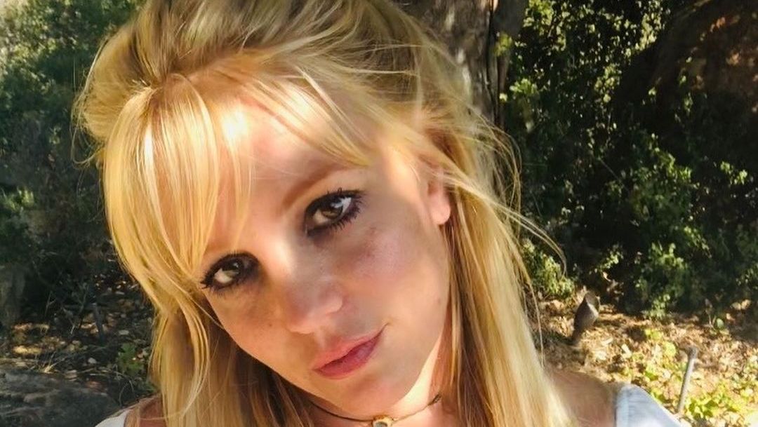 Britney Spears In Her Grandmothers Bathing Suit Sparks Mental Health Fears