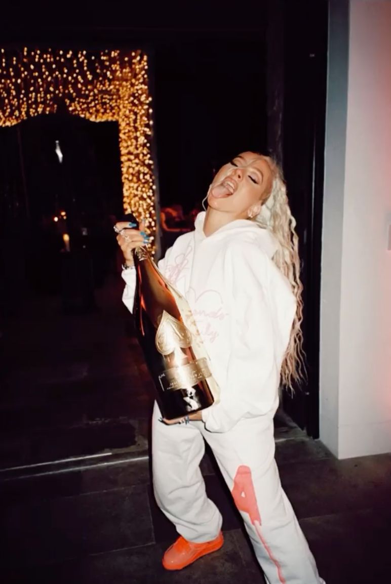 Christina Aguilera Sips $300 Champagne For Naked Bubble Bath
