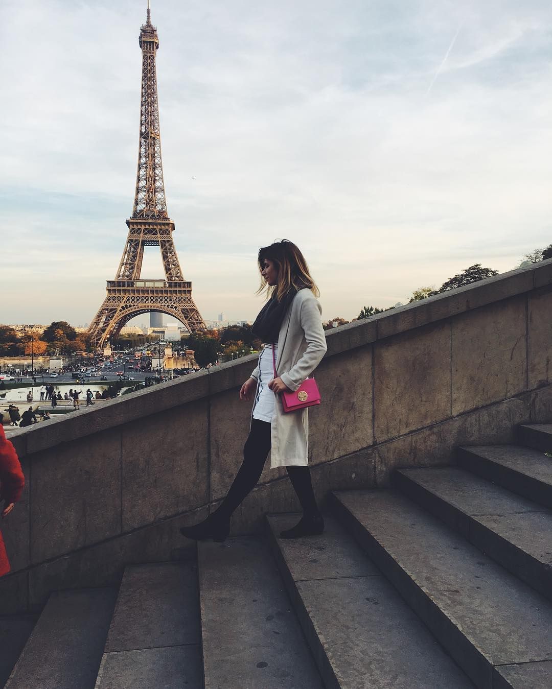 Single Woman Asks 'Random Guy' For A Kiss In Romantic Eiffel Tower Photo