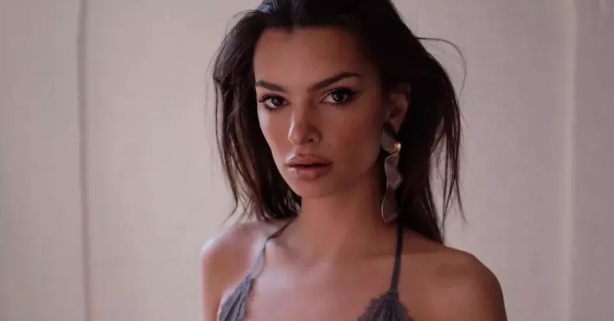 Pregnant Emily Ratajkowski goes FULLY NUDE to show off her 