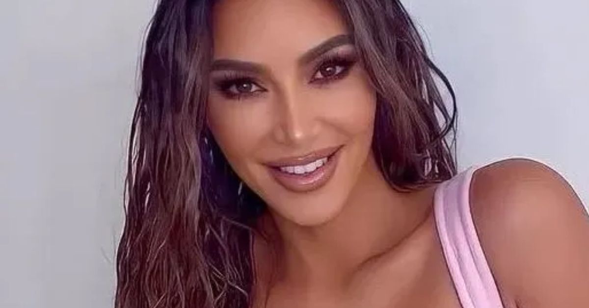 Kim Kardashian Addresses Sex Tape Scandal In Snl Debut