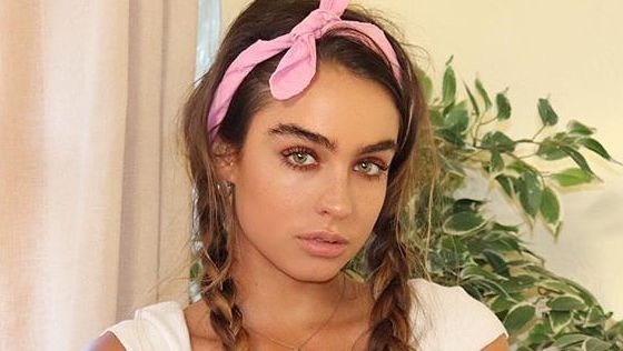 Sommer Ray Bends Over In Skimpy Spandex Showing Nervous Twitch 