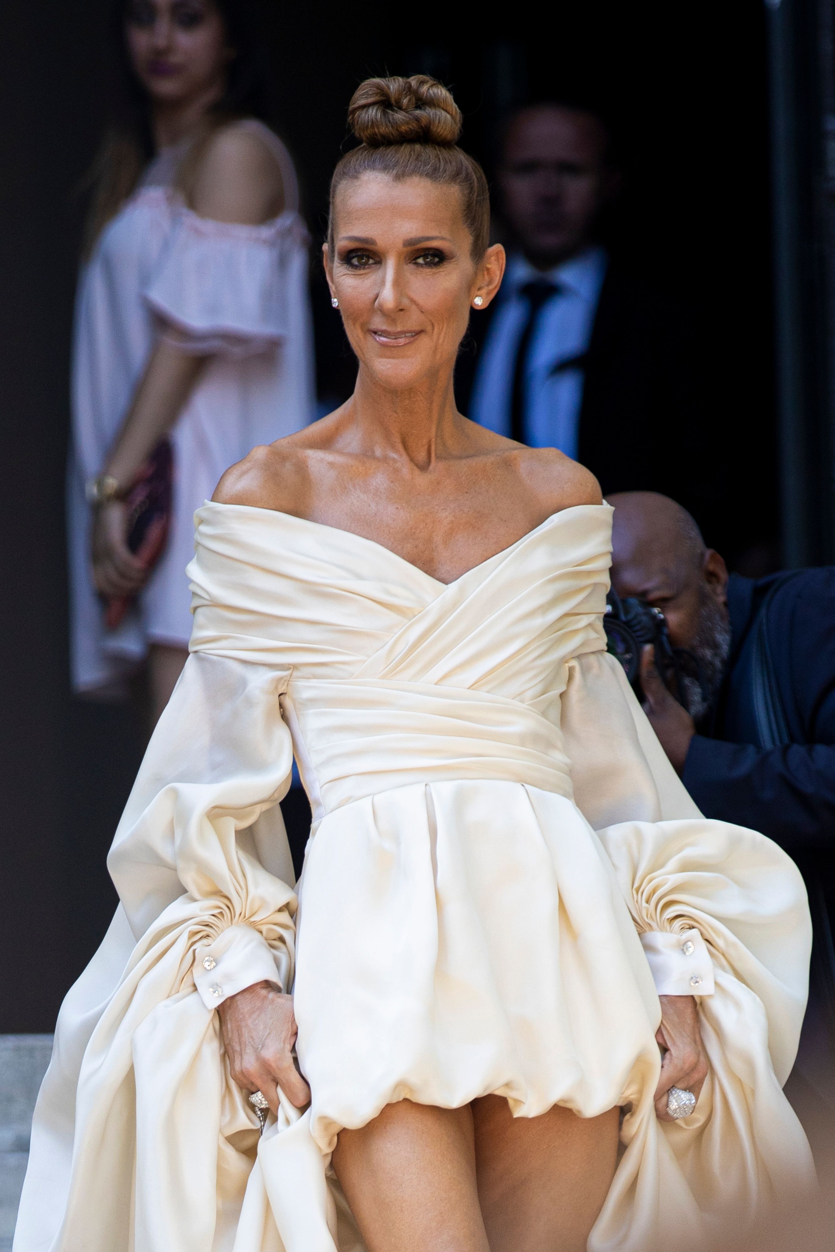 Fans Think Céline Dion Is 'Suffering A Midlife Crisis' After Dancing On ...