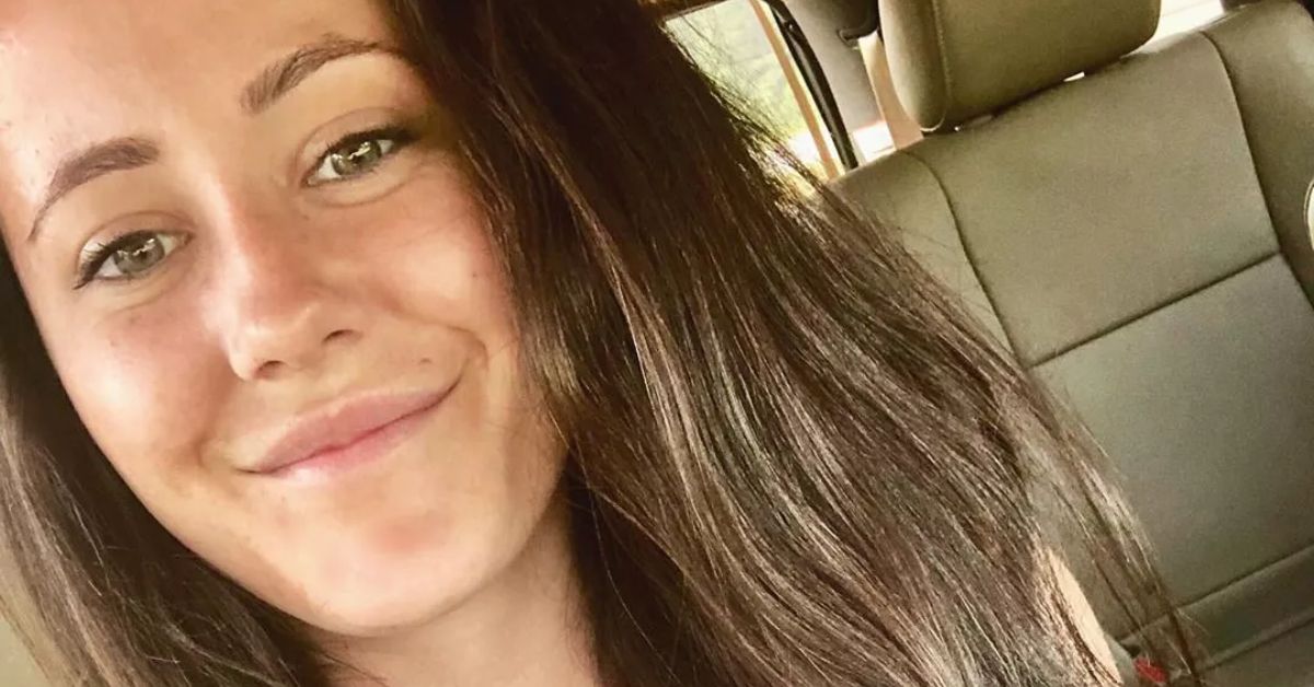 Teen Mom Jenelle Evans Shows Off Cleavage By The