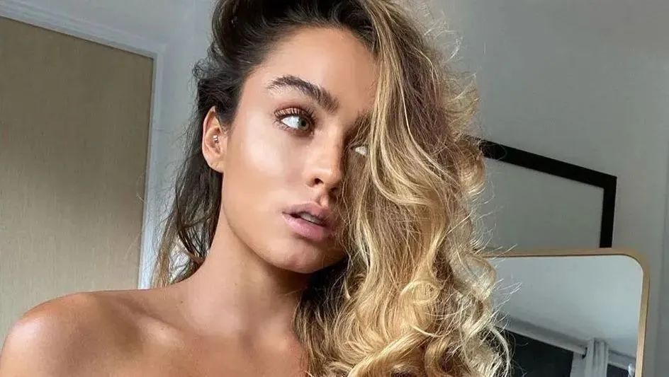 Sommer Ray Tells Fans To Kiss It With Extremely Cheeky Photos 