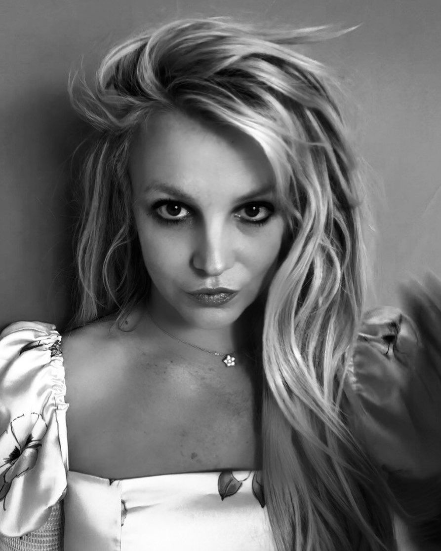 Britney Spears LIGHTS UP Instagram For Earth Day Showing Off Ripped ...