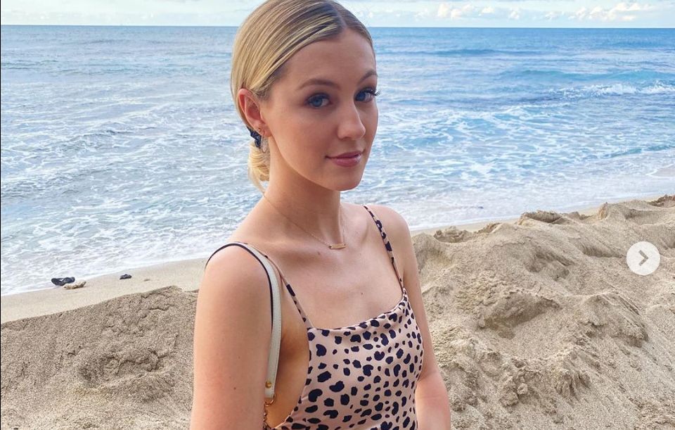 Heather Locklears Daughter Ava Sambora 22 Drops Sexy Instagram Selfies In Moms Tank Top