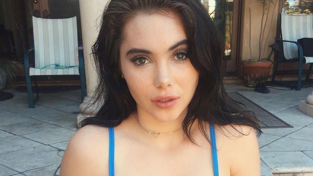 Unimpressed Us Gymnast Mckayla Maroney Has Been Caught Up In The Nude