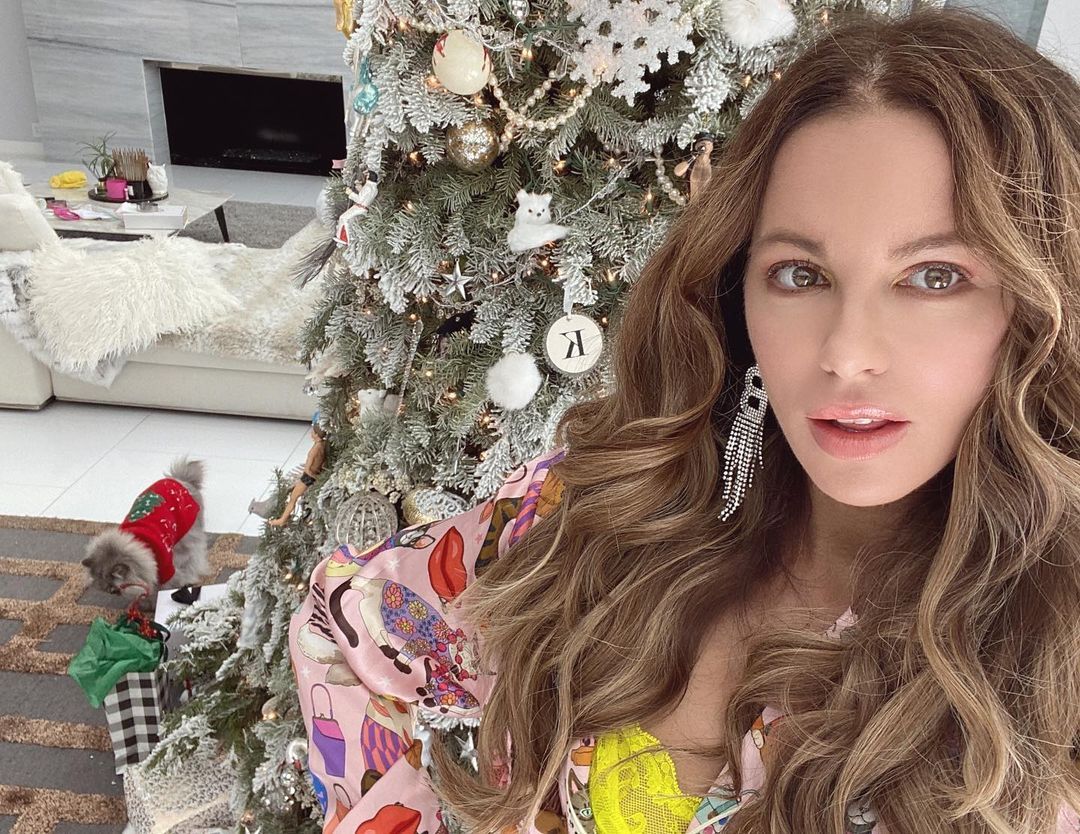 Kate Beckinsale Shares Unbelievably Gorgeous Face Selfie With Bad Boxing Day Joke